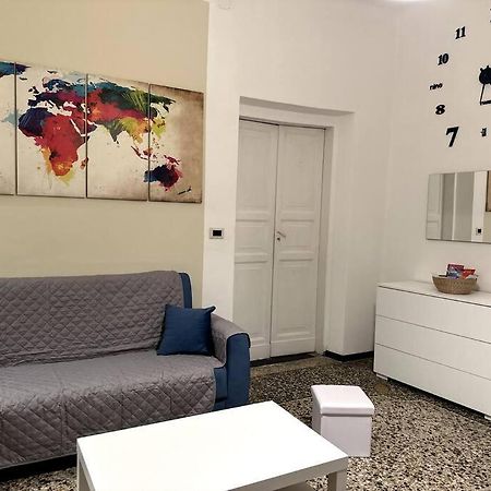 Ridi Che Ti Passa In Vico Del Fieno Apartment Genoa Luaran gambar