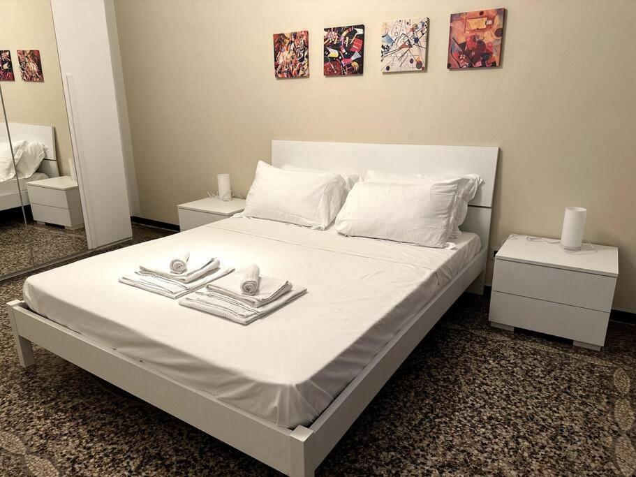 Ridi Che Ti Passa In Vico Del Fieno Apartment Genoa Luaran gambar