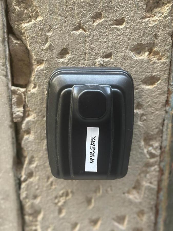 Ridi Che Ti Passa In Vico Del Fieno Apartment Genoa Luaran gambar